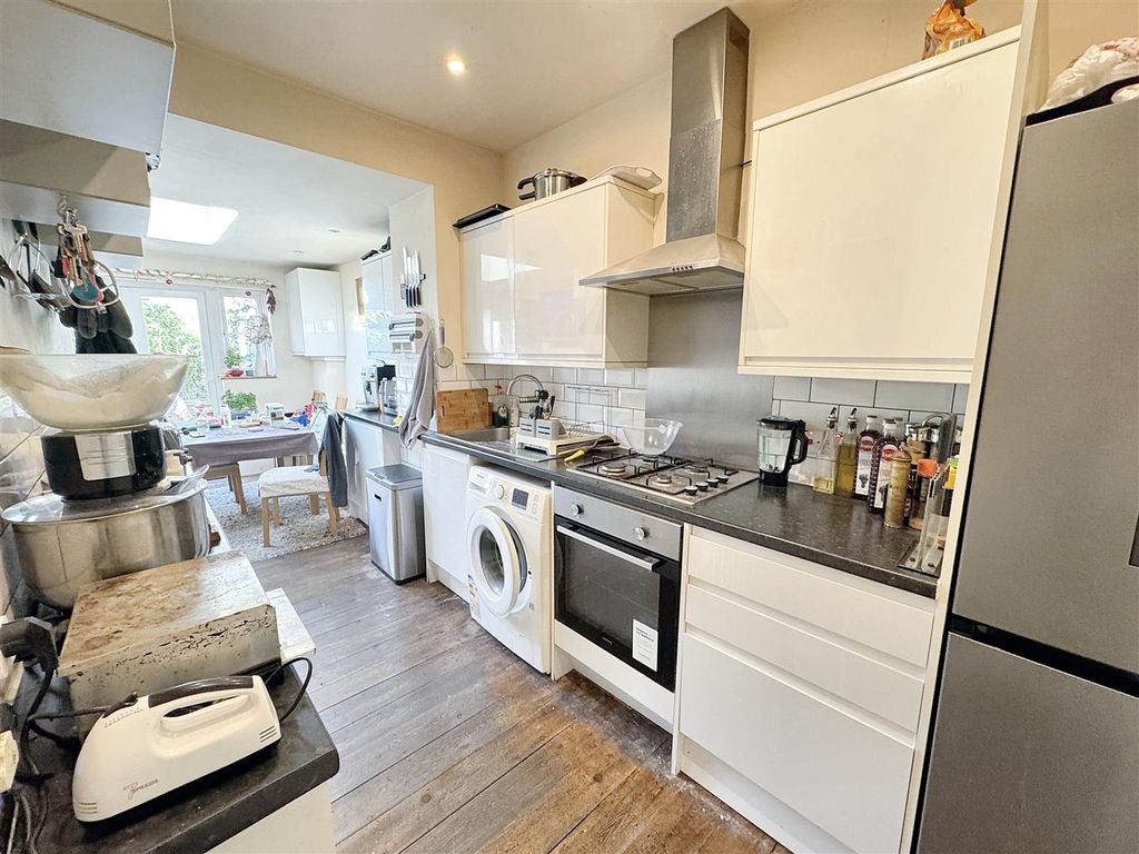 Property photo 3 of 12 Kitchen
