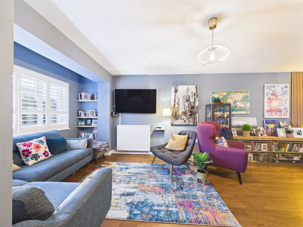 Property photo 3 of 18 Living Room