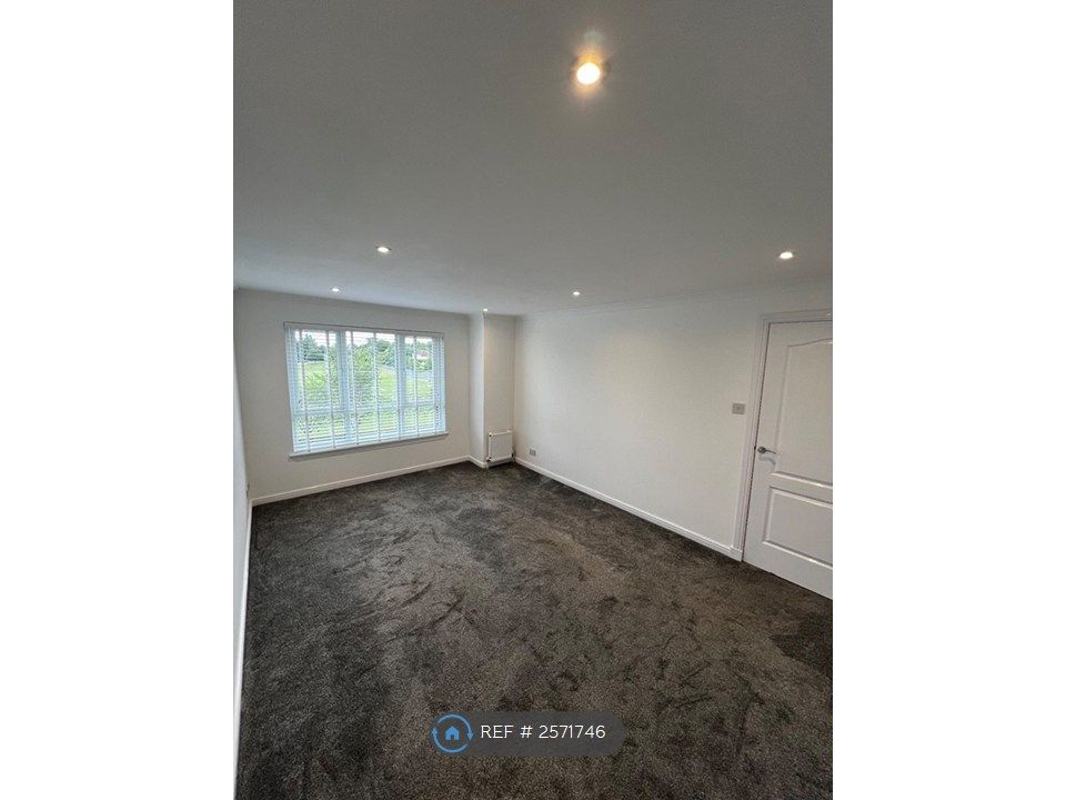 Property photo 2 of 10 Living Room