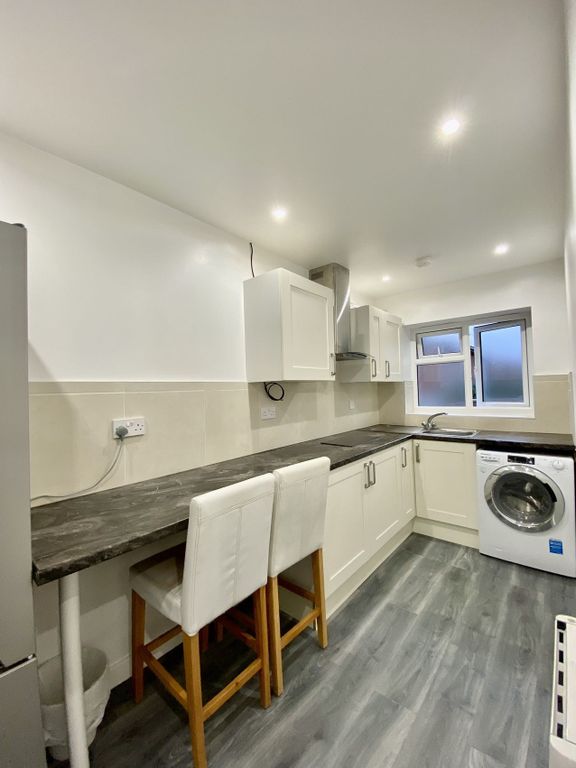 Property photo 3 of 11 721A 11