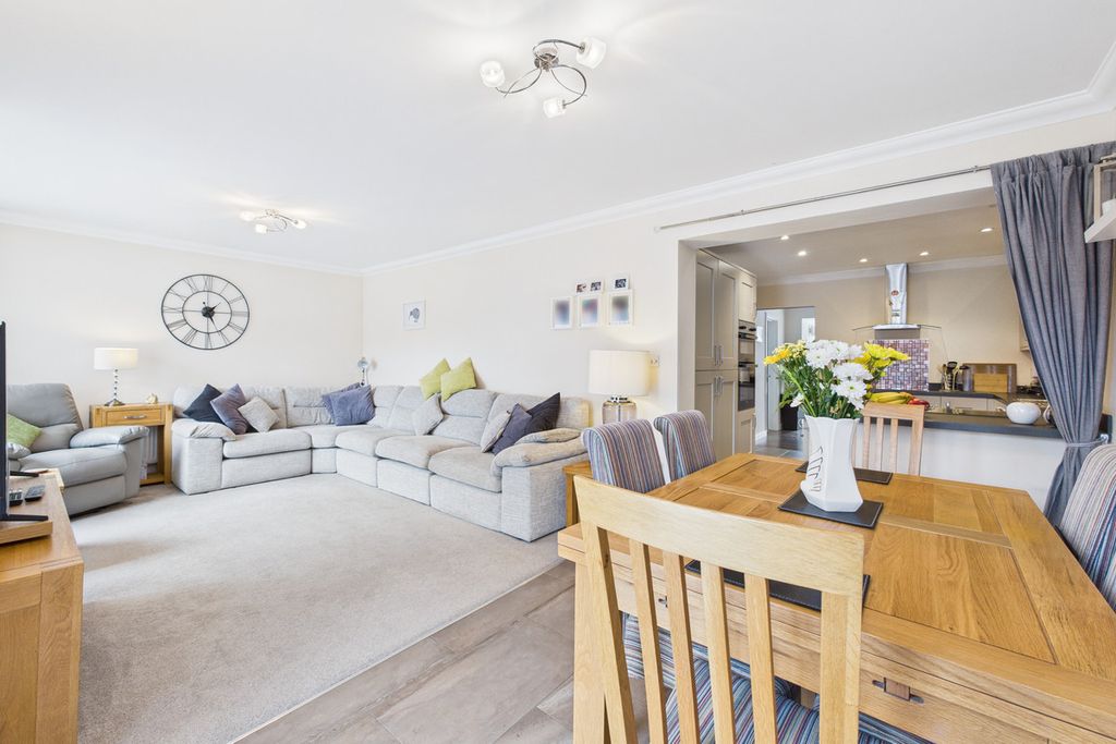 Property photo 3 of 31