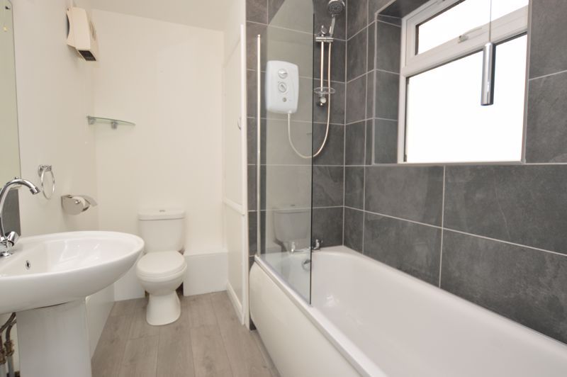 Property photo 2 of 8 Bathroom