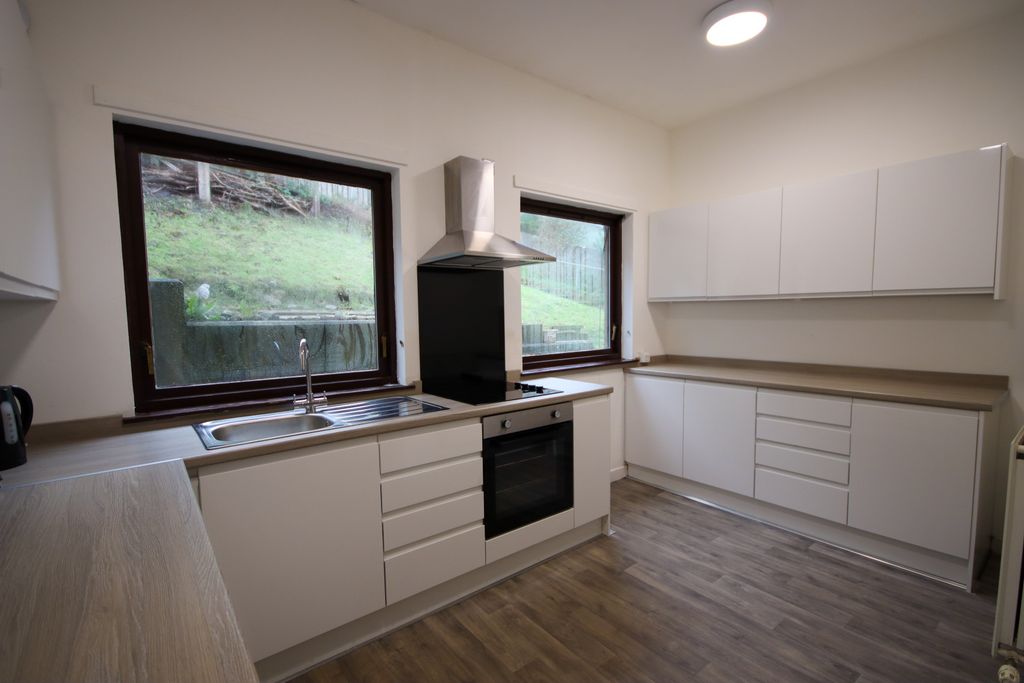 Property photo 2 of 11 Photo 2