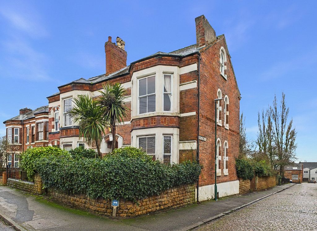 Property photo 1 of 14 Front