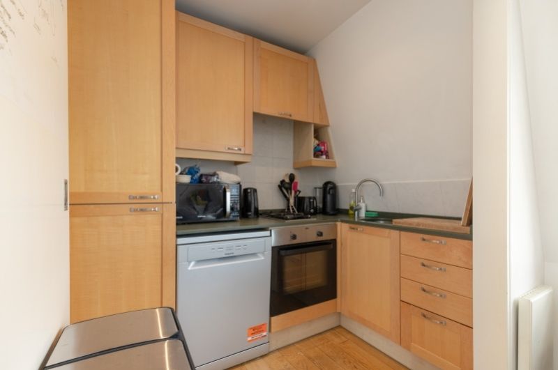 Property photo 3 of 11 Kitchen