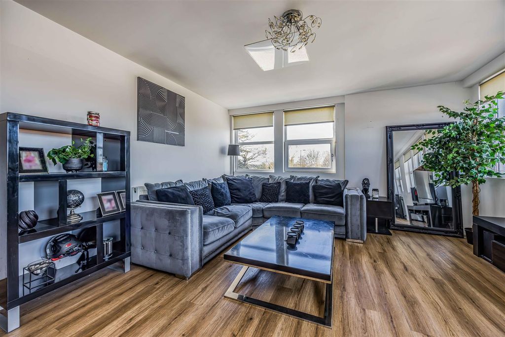 Property photo 1 of 13 Raebarn House, Hulbert Road, Waterlooville-Small-P