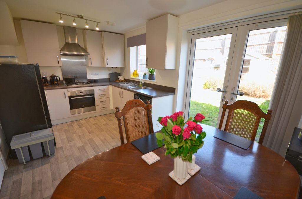 Property photo 2 of 19