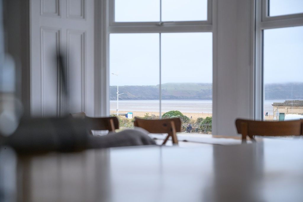 Property photo 3 of 32