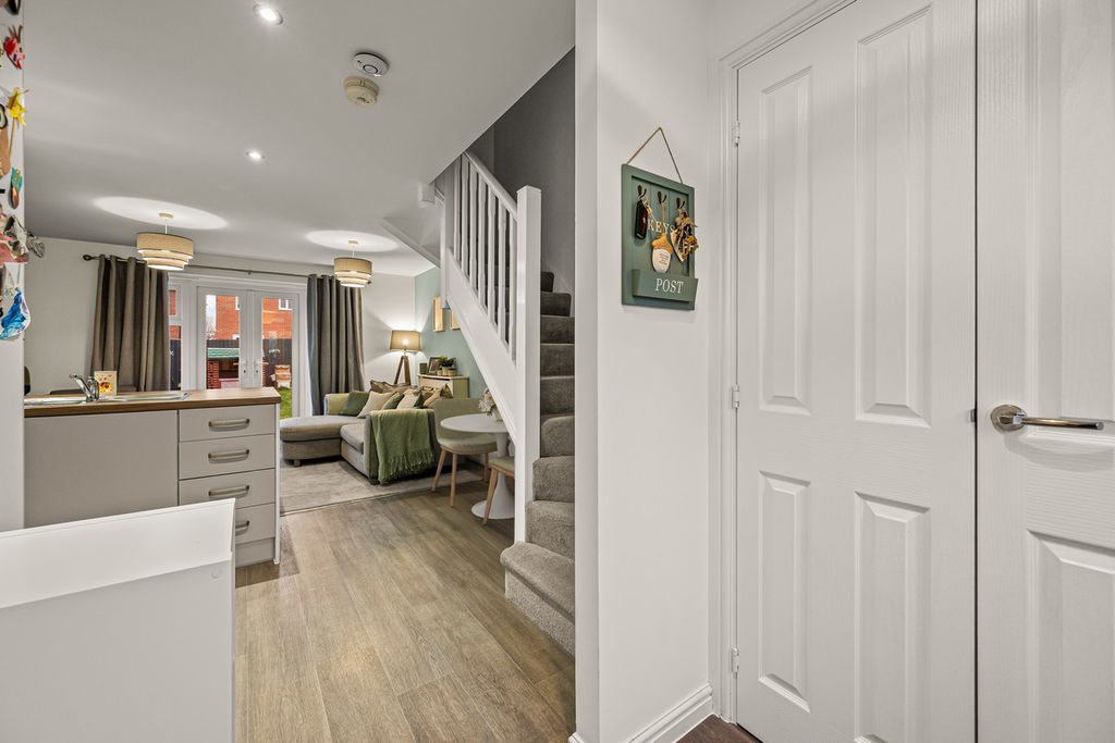 Property photo 2 of 24