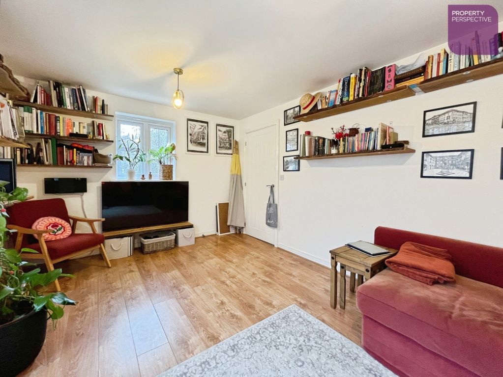 Property photo 3 of 18 Living Room