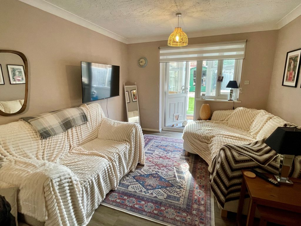 Property photo 2 of 7 Living Room
