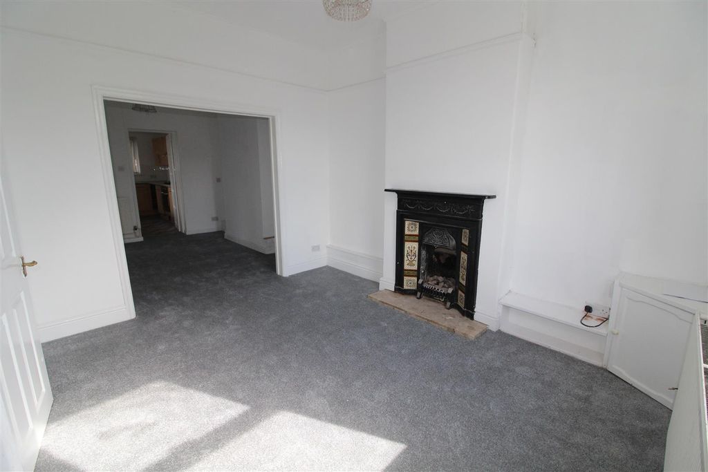 Property photo 2 of 16 Lounge