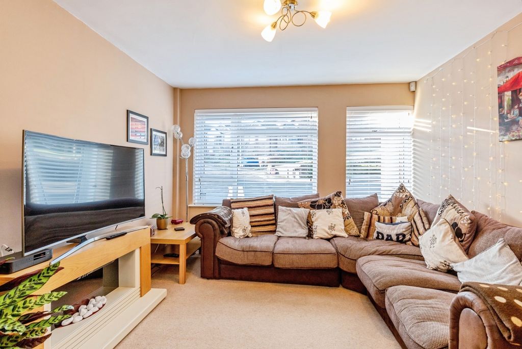 Property photo 3 of 17 Pbox-Img.Jpg