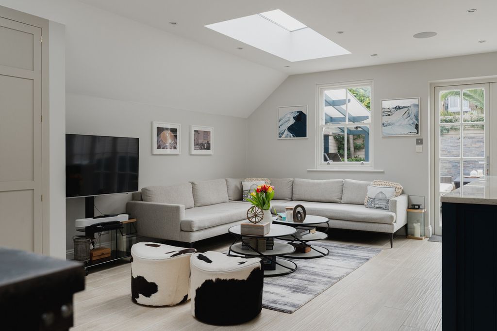 Property photo 3 of 44