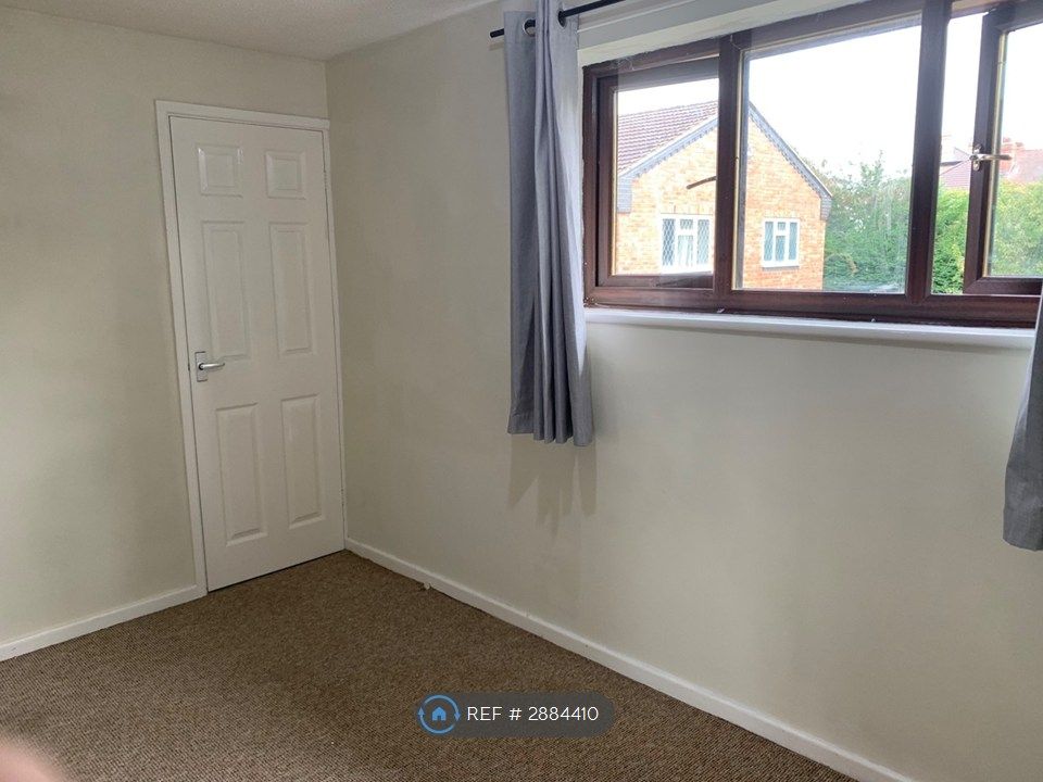 Property photo 2 of 3 Bedroom With Cupboard Space