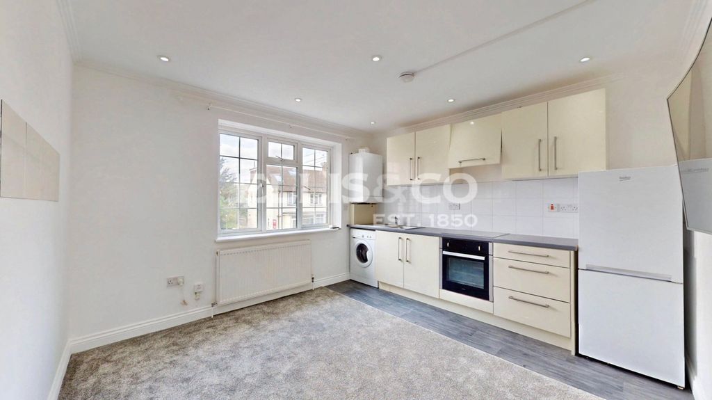 Property photo 2 of 16 Picture No. 14