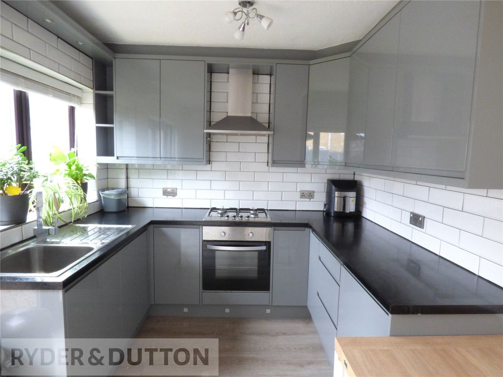 Property photo 3 of 12 Kitchen