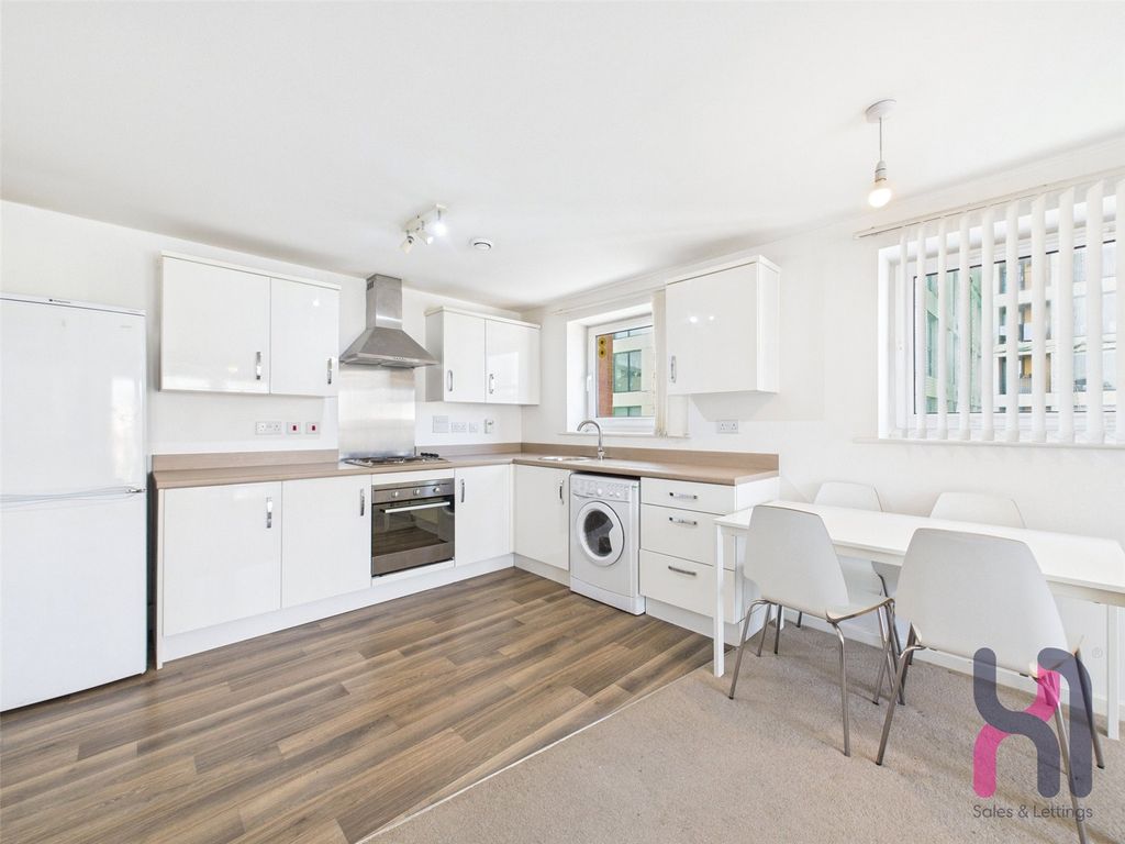 Property photo 2 of 9 Picture No. 12