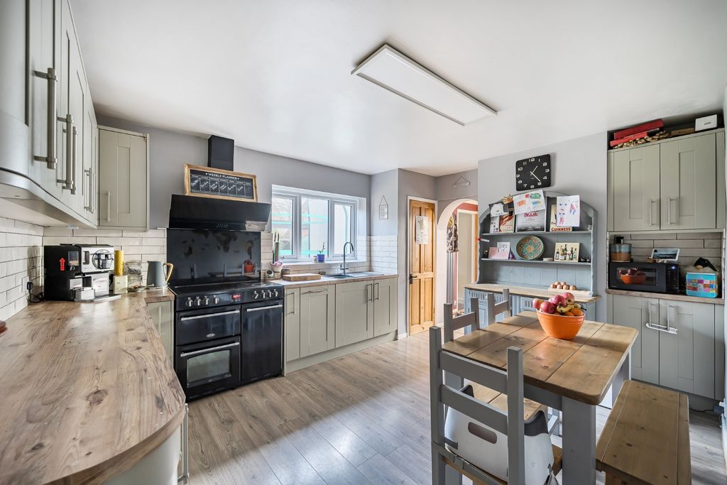 Property photo 3 of 23 Kitchen/Dining Room