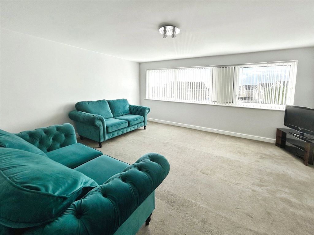 Property photo 2 of 10 Lounge