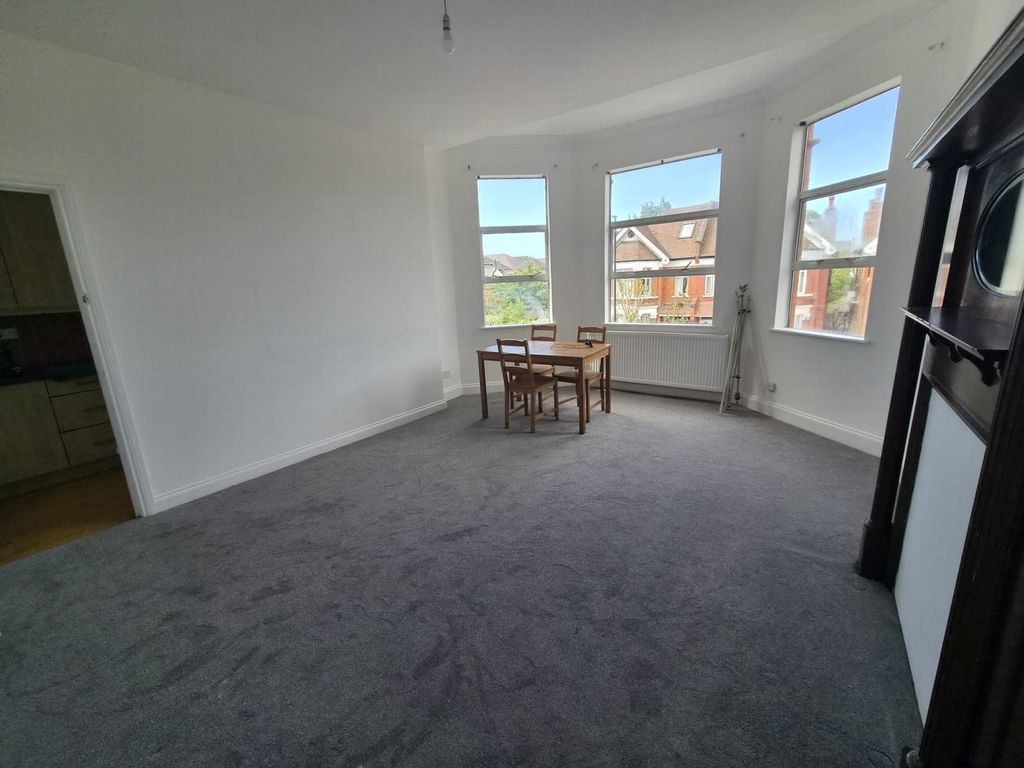 Property photo 3 of 12 Photo 7
