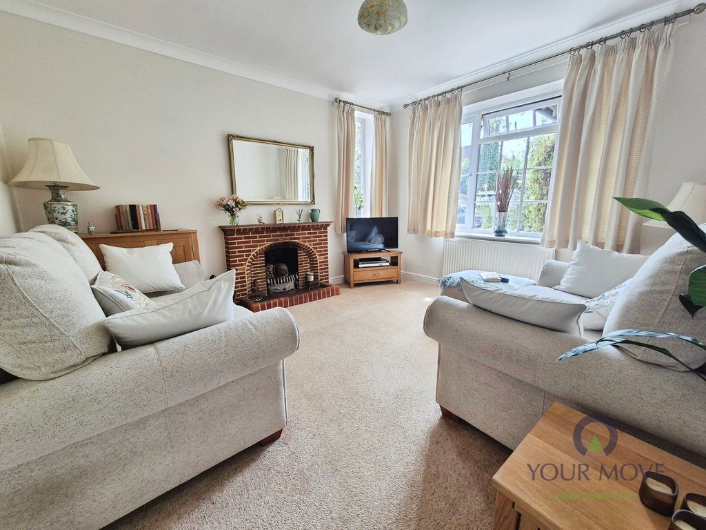 Property photo 2 of 32 Sitting Room