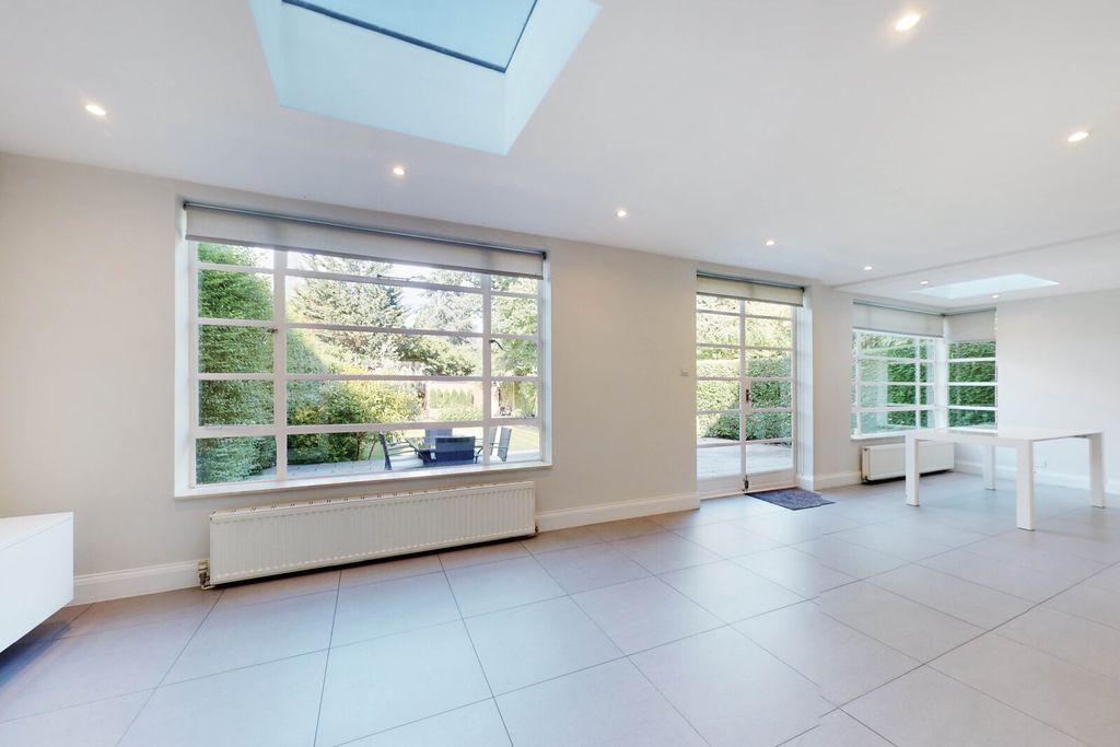 Property photo 2 of 17 Picture No. 51