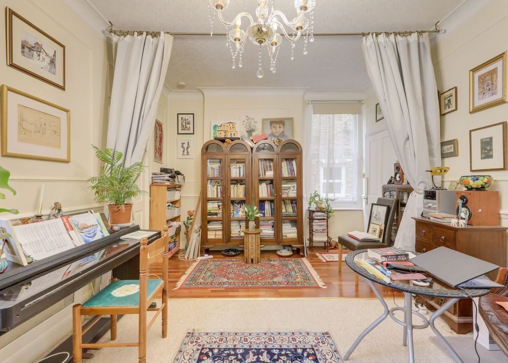 Property photo 3 of 9