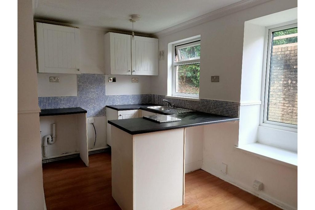 Property photo 2 of 12 Kitchen