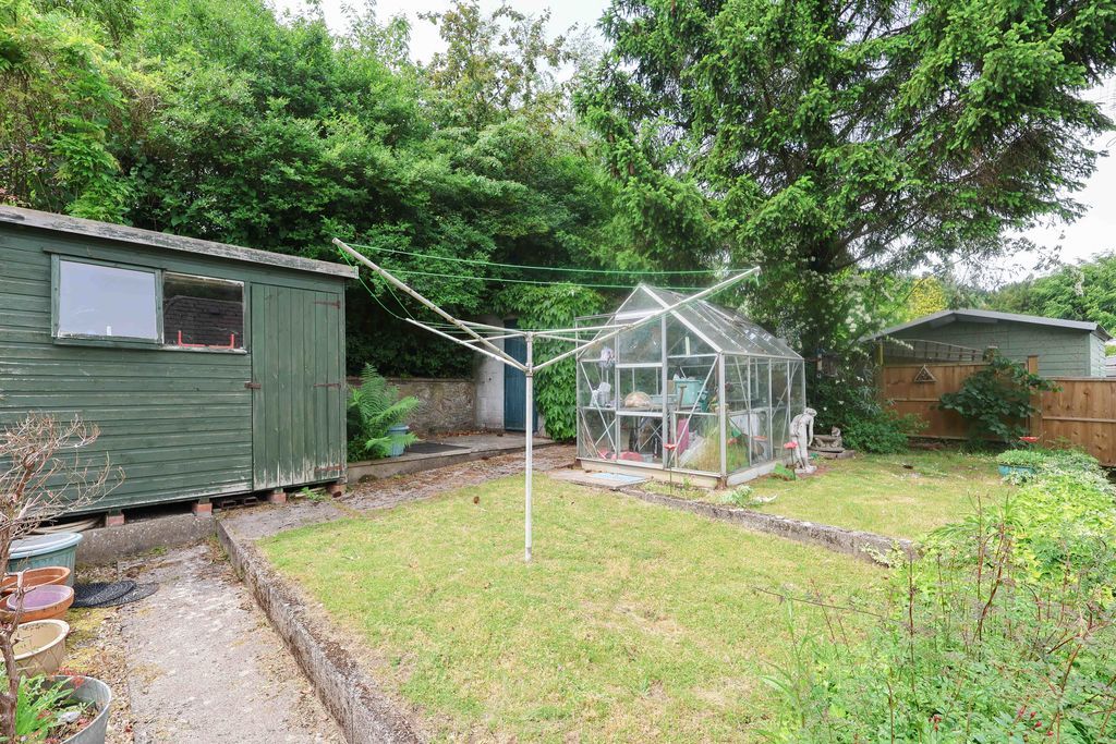 Property photo 3 of 17 Garden