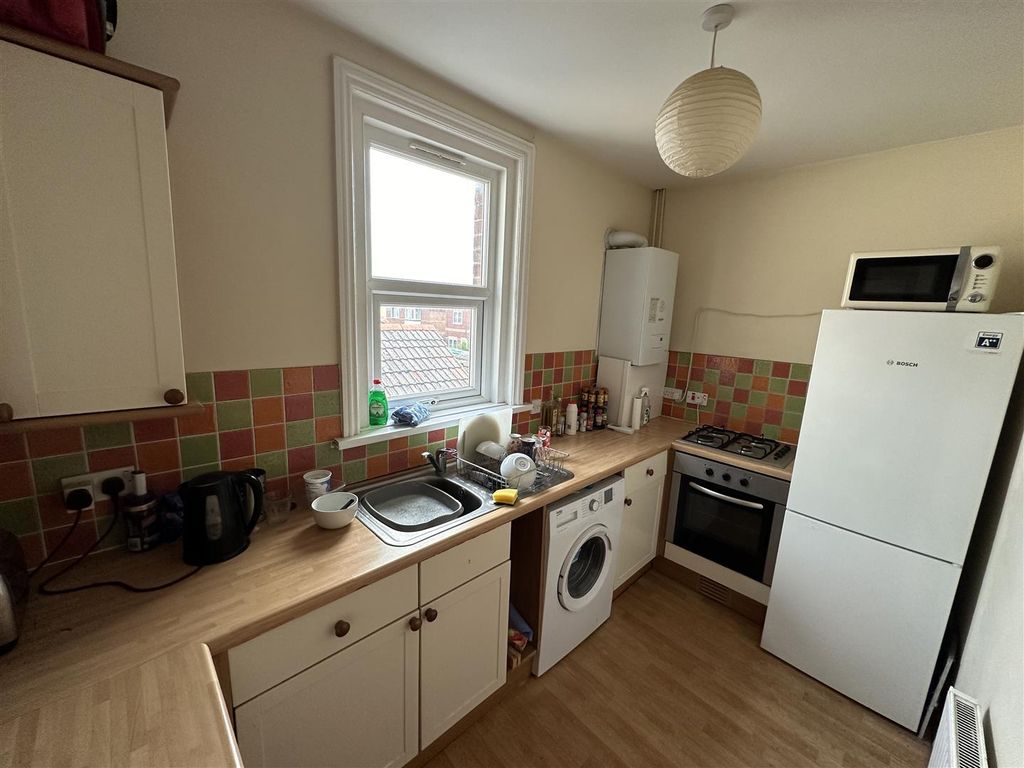 Property photo 3 of 37 Kitchen