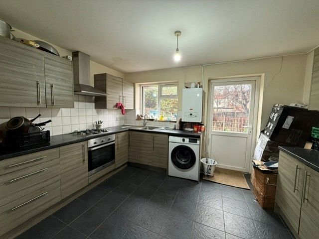 Property photo 2 of 6 Kitchen