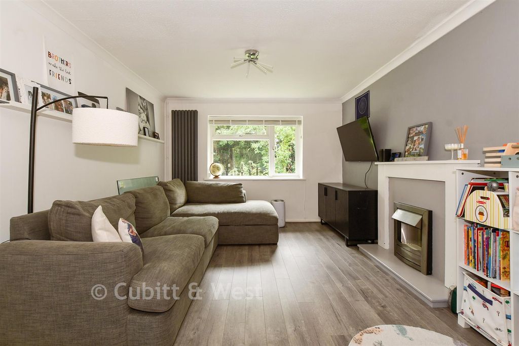 Property photo 1 of 11 Lounge/Dining Room