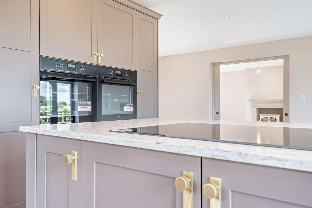 Property photo 3 of 9 Kitchen