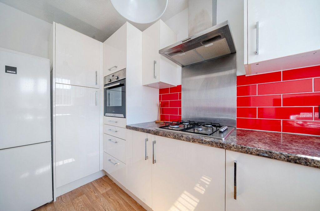 Property photo 3 of 14 Picture No. 12