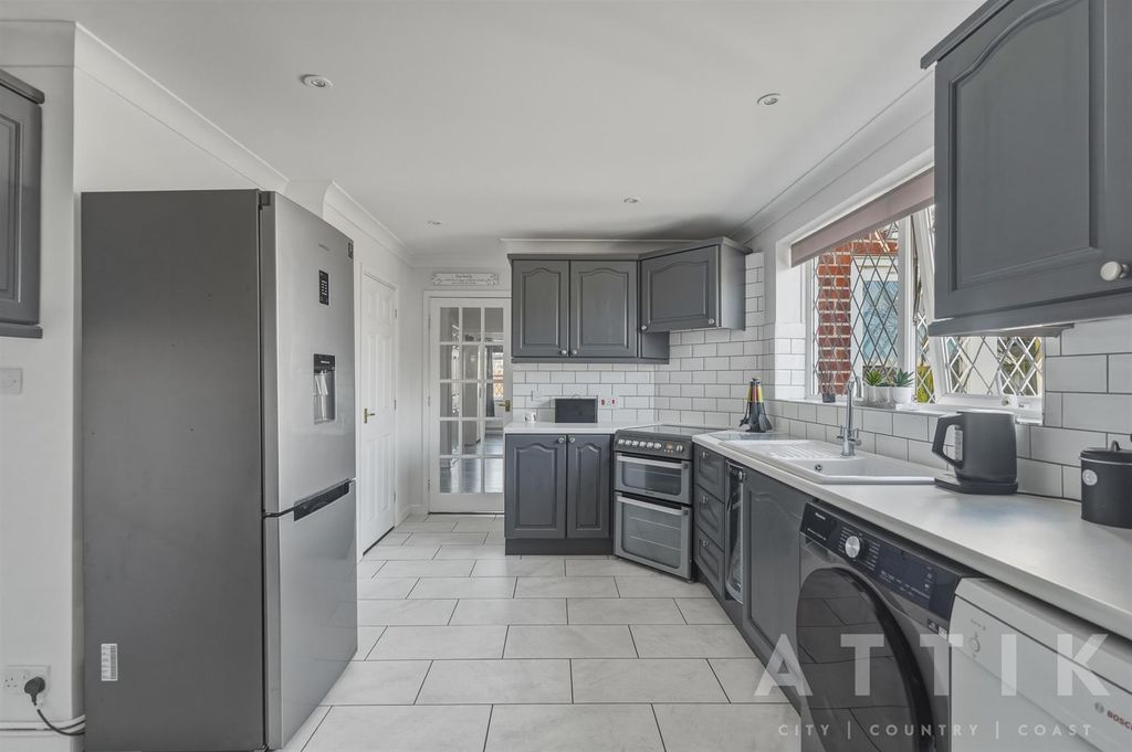 Property photo 3 of 44 Blythridge_024.Jpg