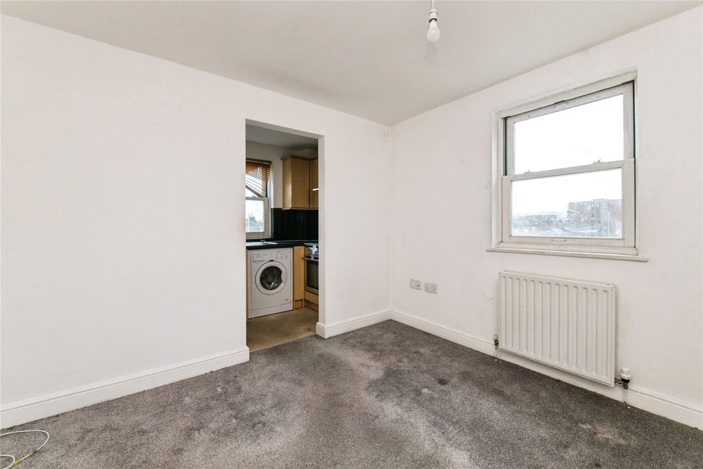 Property photo 2 of 9 Picture No. 11