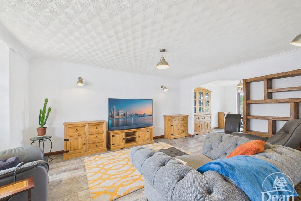 Property photo 2 of 23