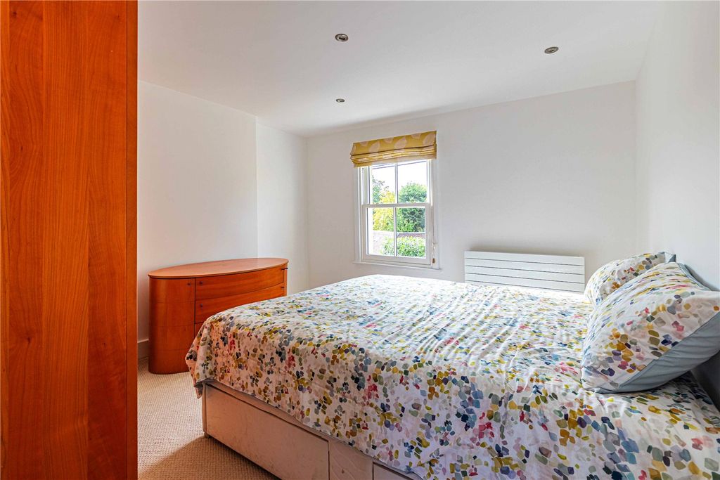 Additional image 16 of 4 bed terraced house to rentThe Old Bakery, Grange Road, Letchmore Heath WD25