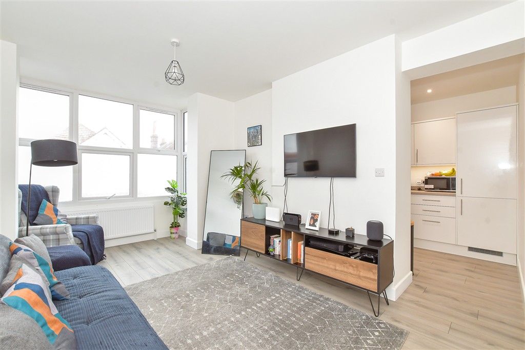 Property photo 2 of 8 Lounge