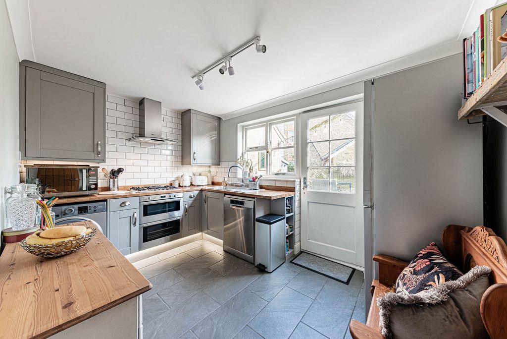 Property photo 3 of 21 Kitchen (1)