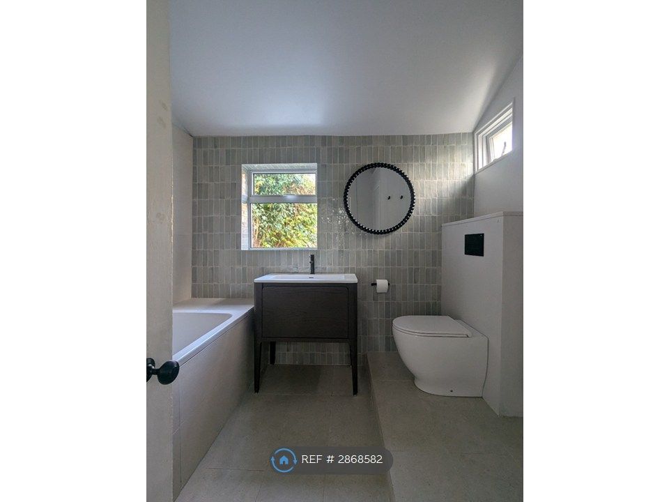 Property photo 3 of 9 Bathroom