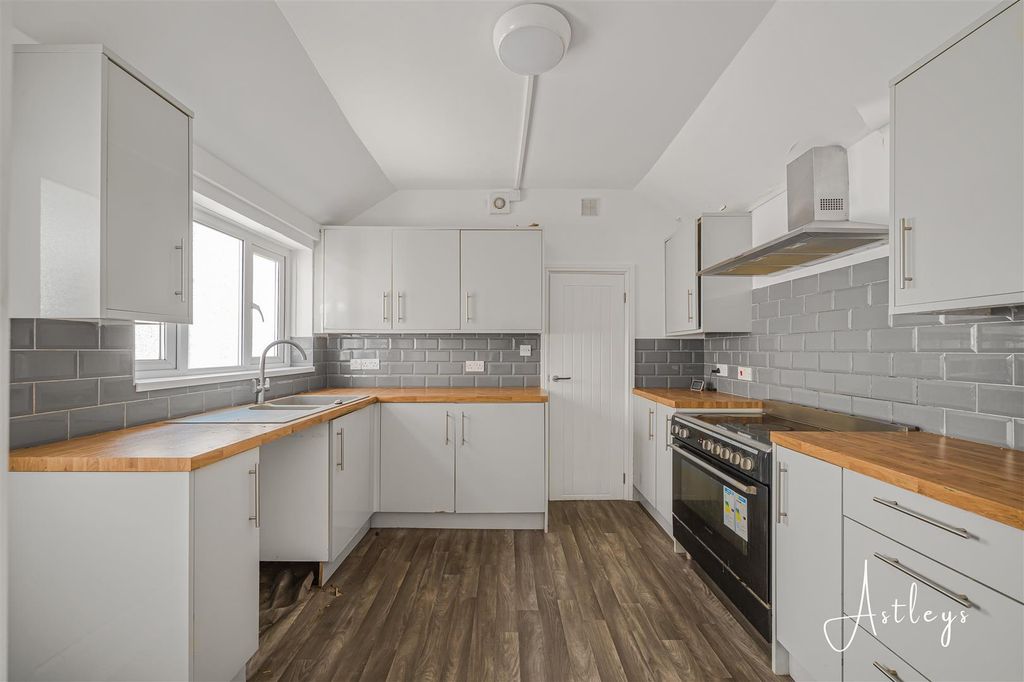 Property photo 3 of 15 Kitchen