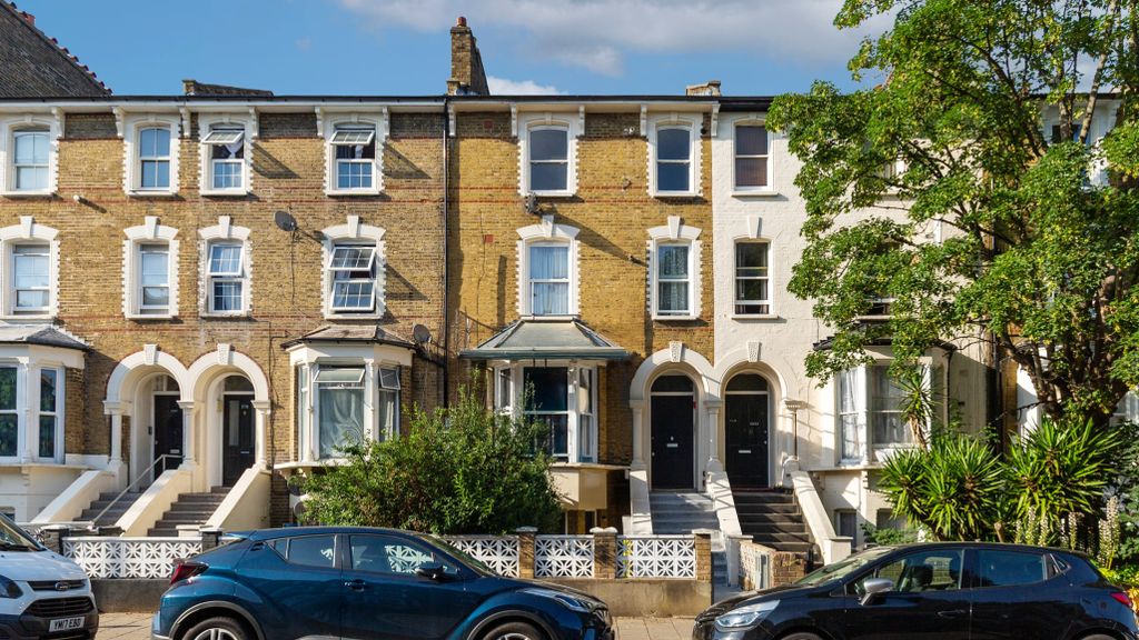 Property photo 1 of 12 Flat C, 276 Amhurst Road, Stoke Newington, London, N16 7Up