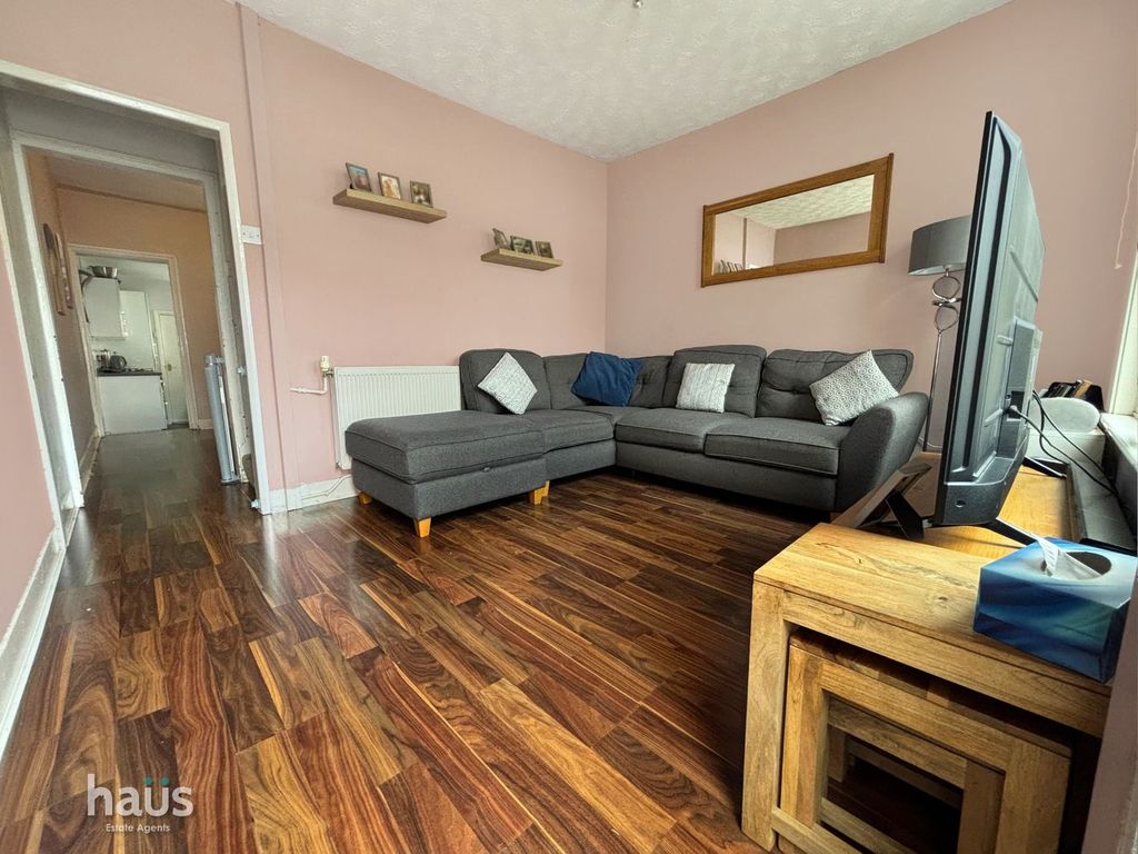 Property photo 2 of 9