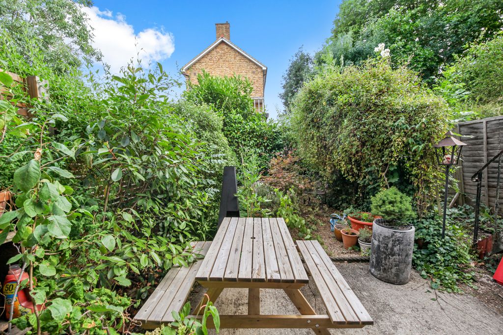 Property photo 2 of 19 Sun Soaked South Facing Mediterainean Garden