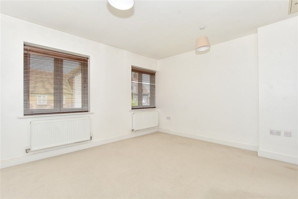 Property photo 1 of 9 Lounge