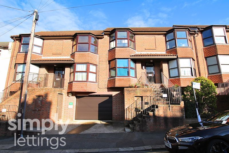Property photo 1 of 13 Photo 12