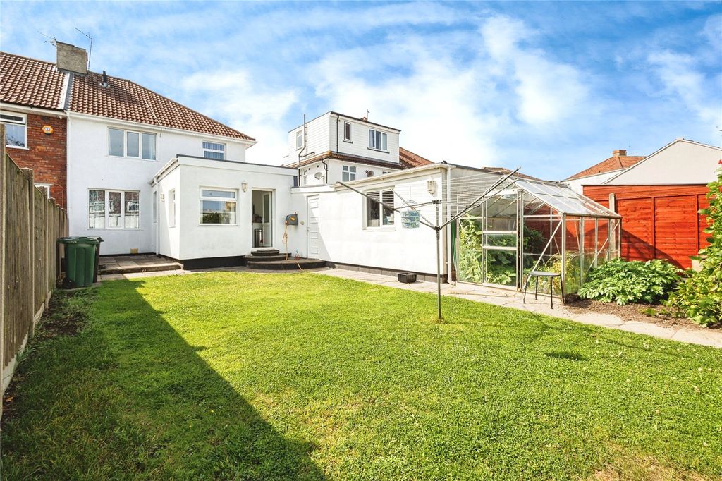 Property photo 2 of 15 Picture No. 32