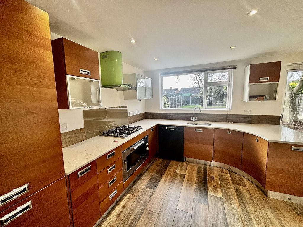 Property photo 3 of 17 Kitchen